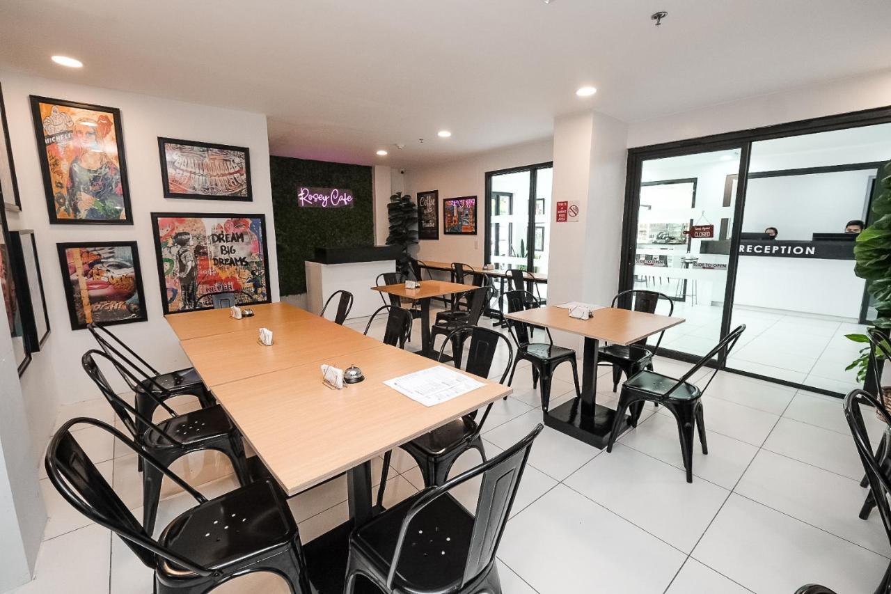 Rosey Hotel Cabanatuan City 외부 사진